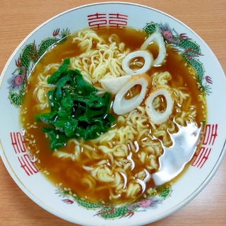 ほうれん草と竹輪のしょうゆラーメン